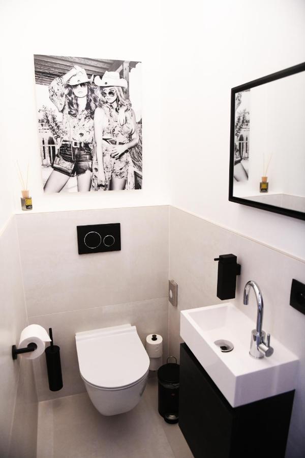Women Of The World - Antwerp Apartman Kültér fotó